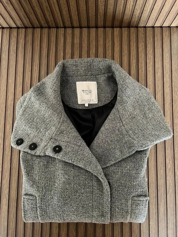 Chaqueta gris Zara con cuello alto – photo 4